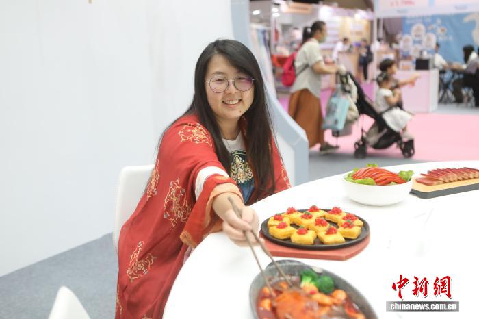 盛煌娱乐官方：大陆文创亮相台北夏季旅展 邀民众“跟着文物、美食去旅行”